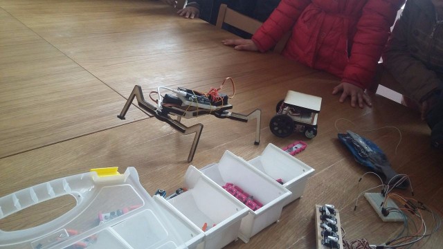 Building robots with Arduino
